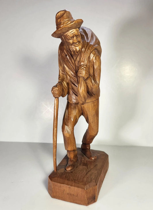 Talla de madera vintage de un pescador quebequense